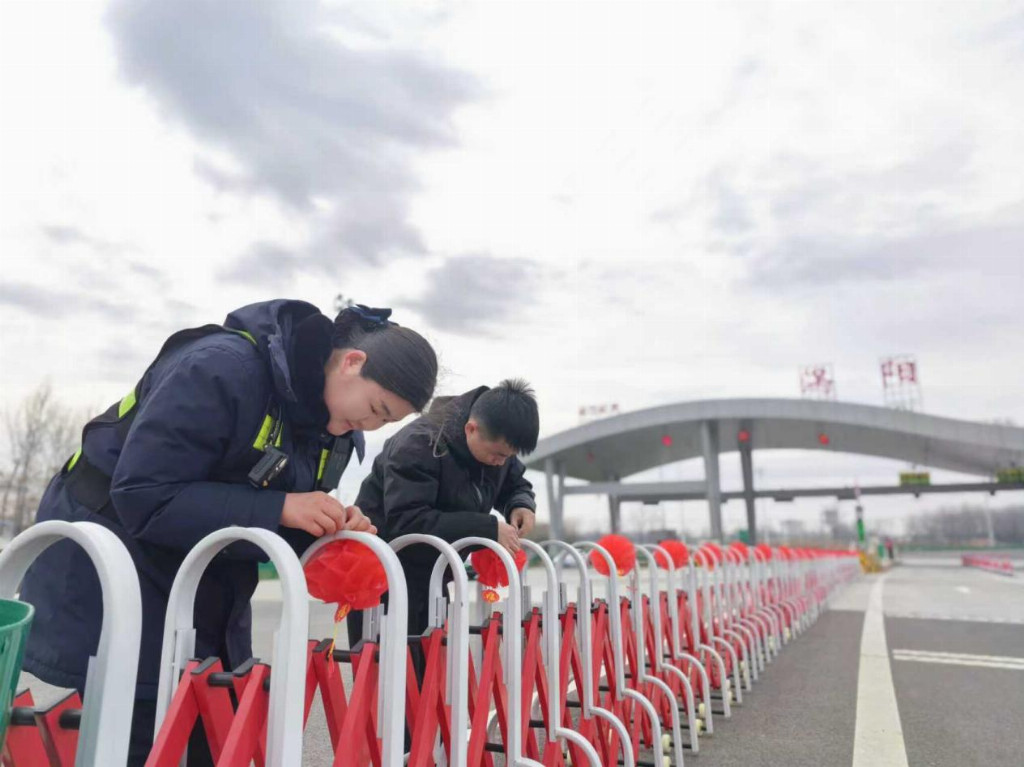 亳州中心涡阳收费站：张灯结彩迎新春，温情驿站暖归途