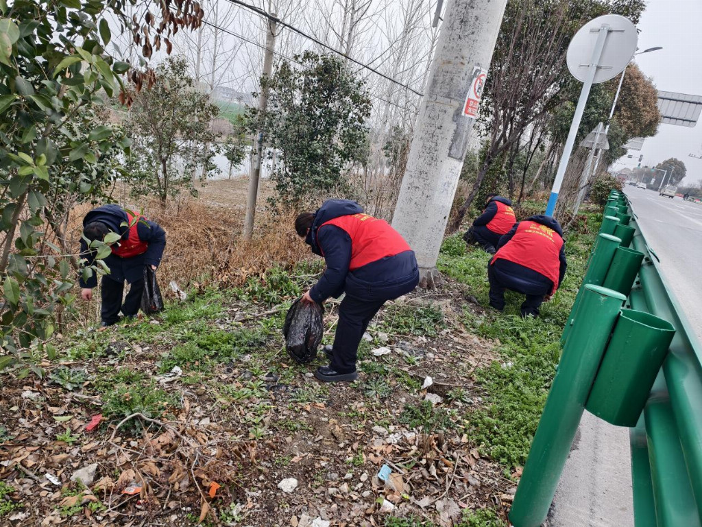弘扬雷锋精神 践行使命担当 利辛东收费站开展学雷锋志愿服务活动
